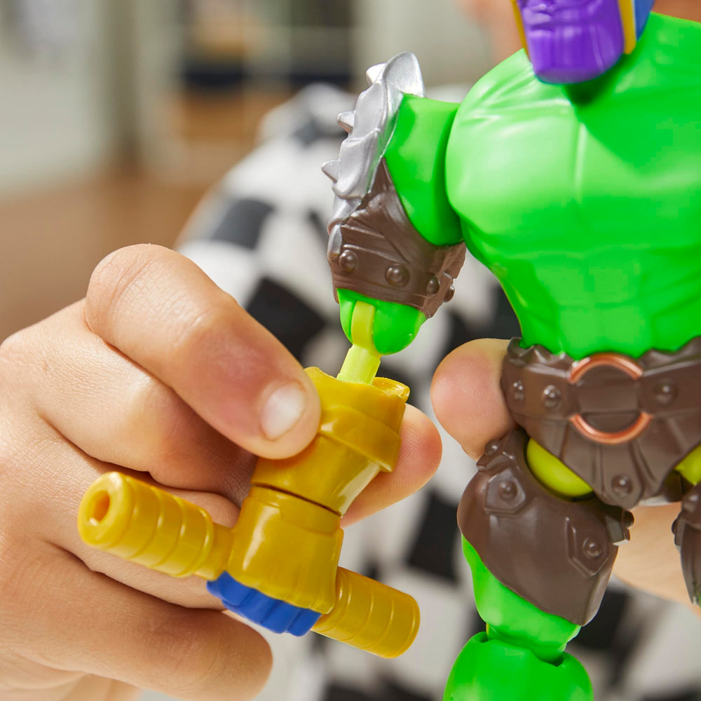 Avengers MixMashers spinning Thanos hand with baton adds flexible action poses.