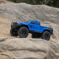 Axial Spektrum 350mAh LiPo battery and USB charger emphasize quick recharges.