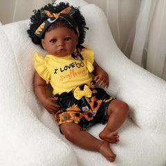 BABESIDE accessories pack keeps dolls stylish and ready for gifting