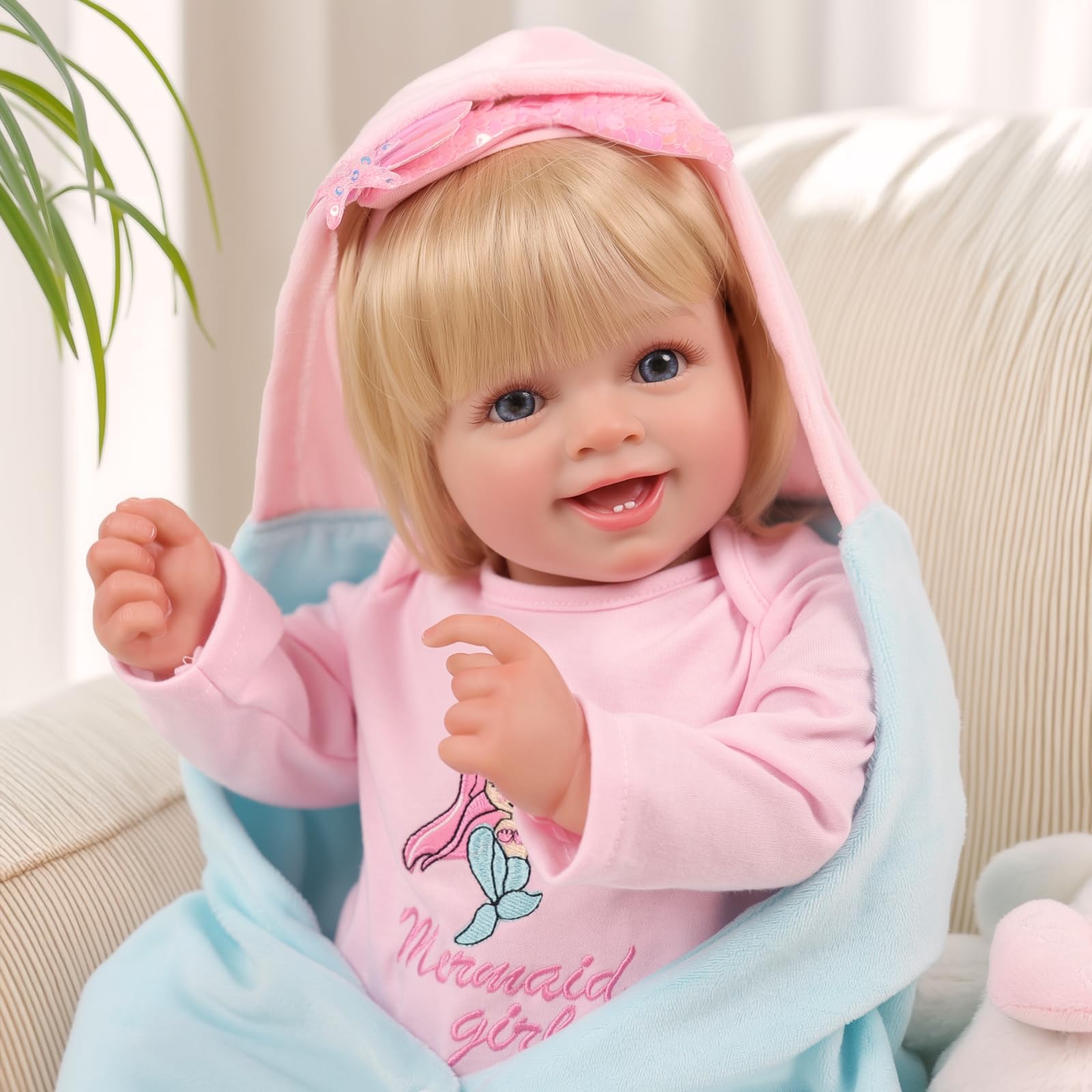 BABESIDE feeding kit included, enabling nurturing play moments.