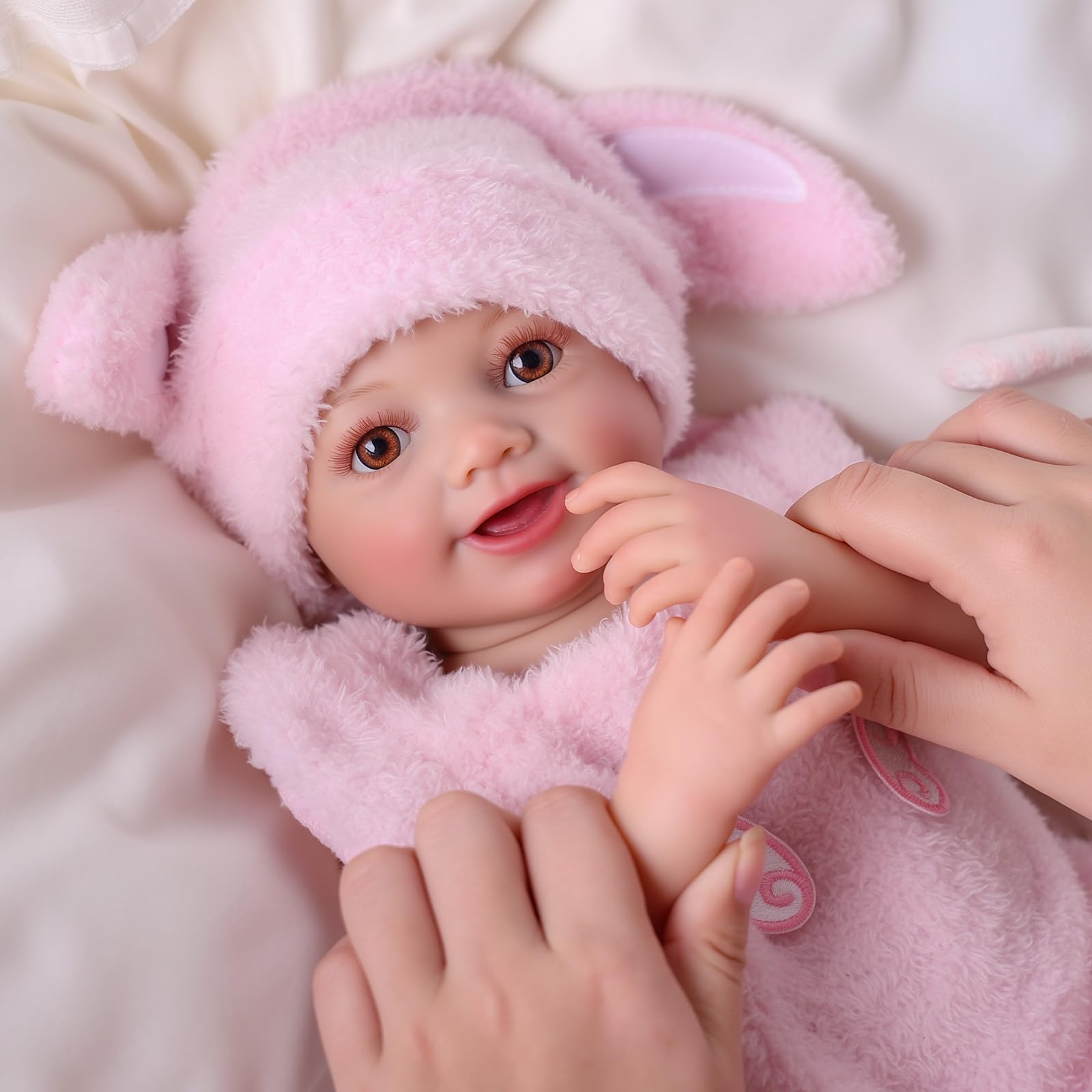 BABESIDE Sunny bathable doll for light water play and quick cleanup