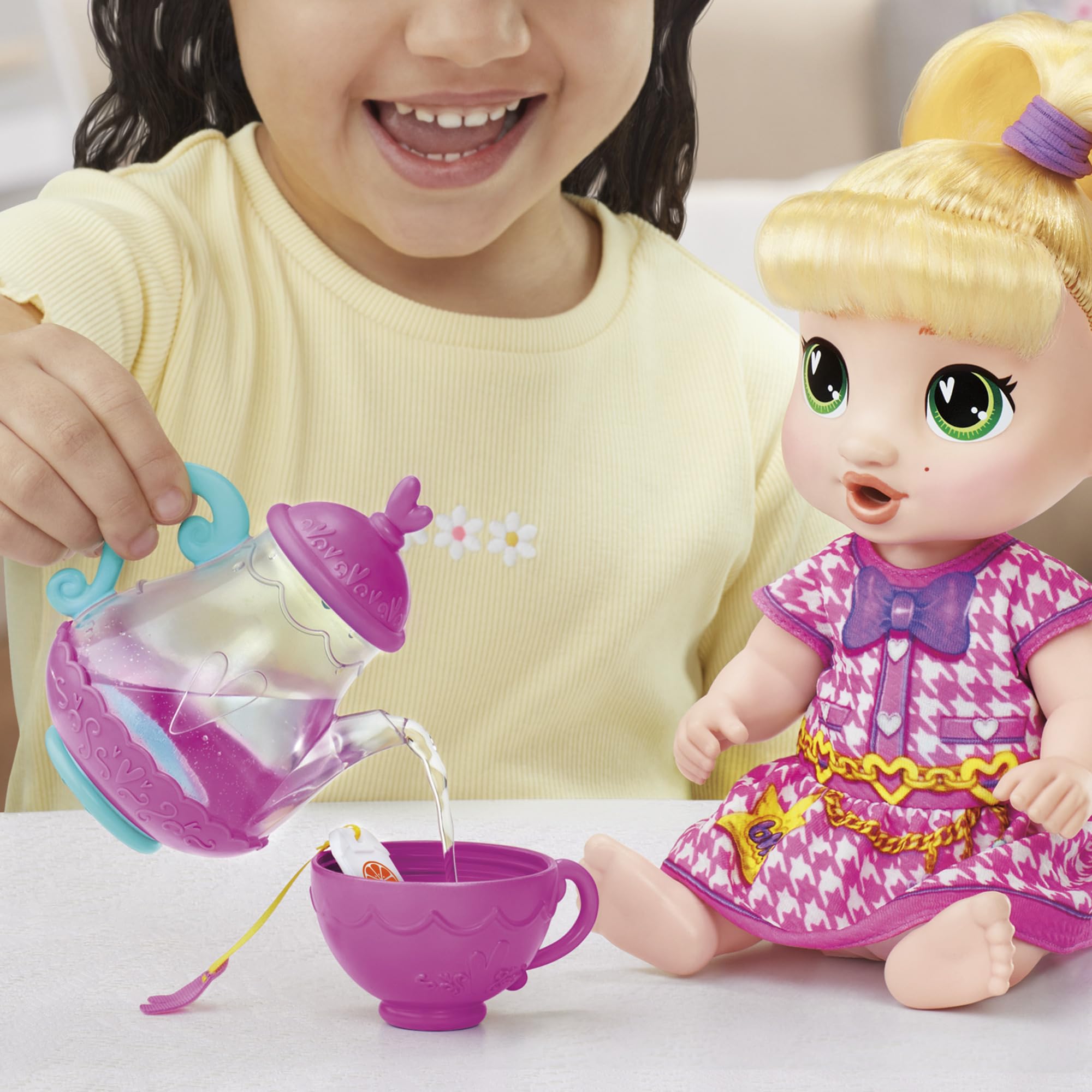 Bubbly teapot feature adds visual excitement to playtime
