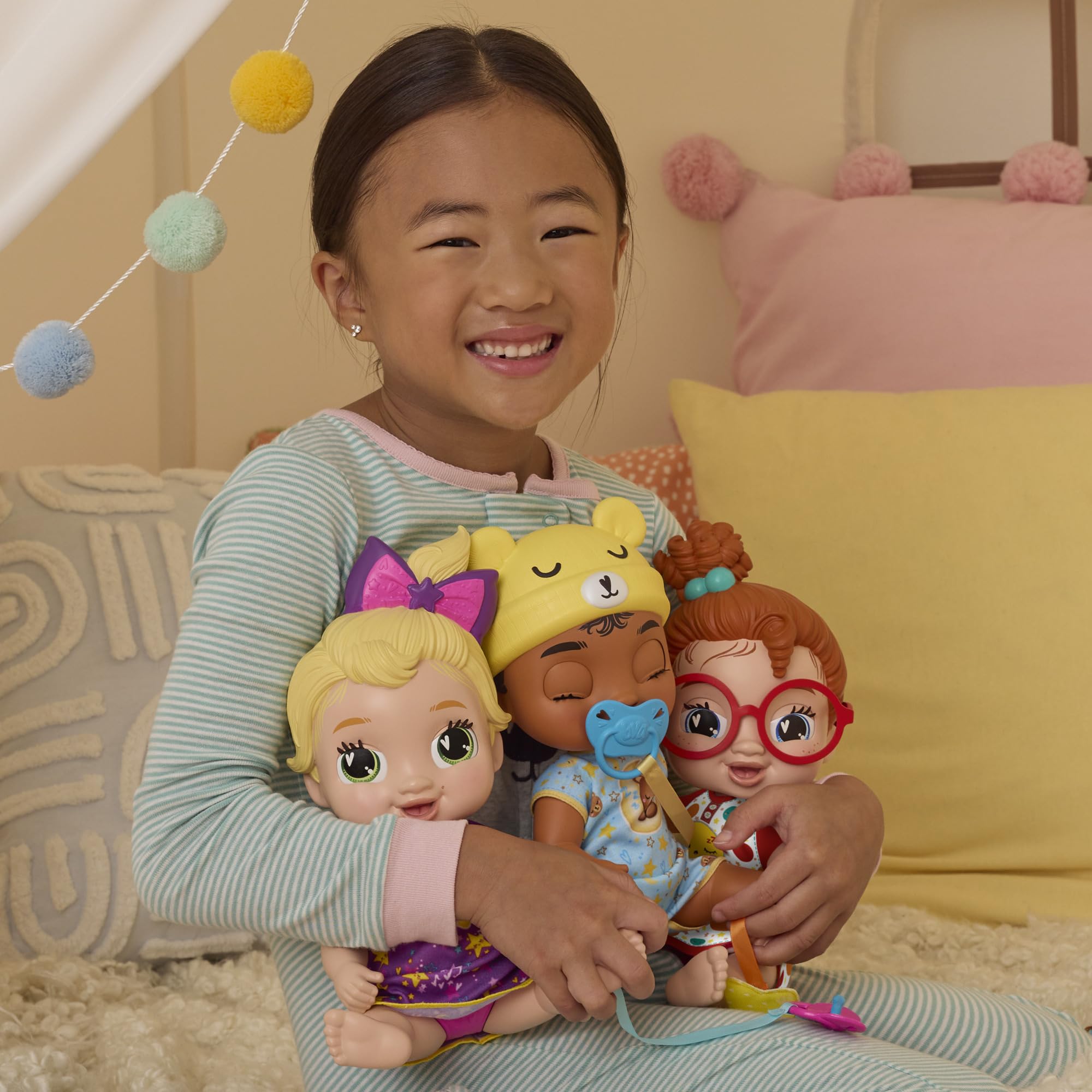 11-inch Lil Dreamer Dottie Doodle with poseable arms and legs for versatile setups