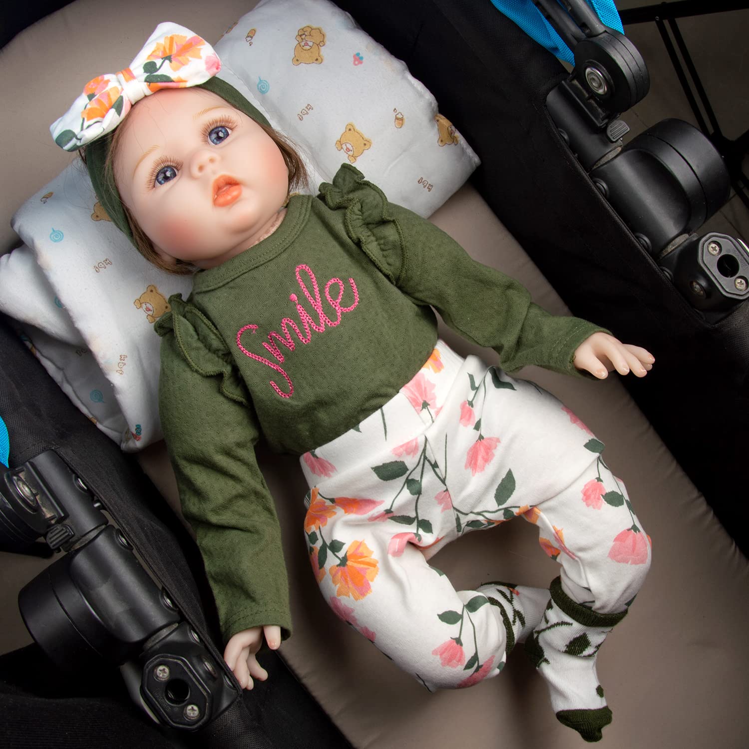 Bib accessory for Babyfere doll outfits during pretend care play.