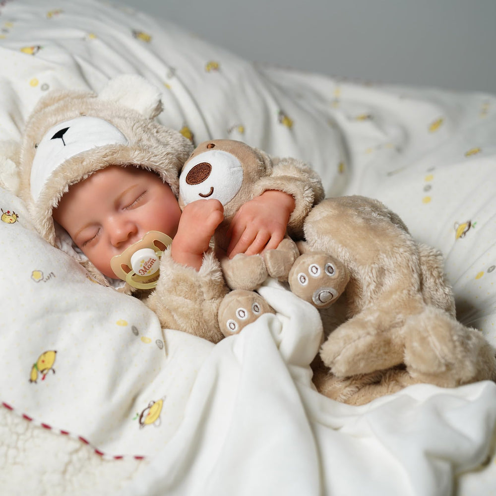 Babyside includes toy accessories to spark imaginative scenes