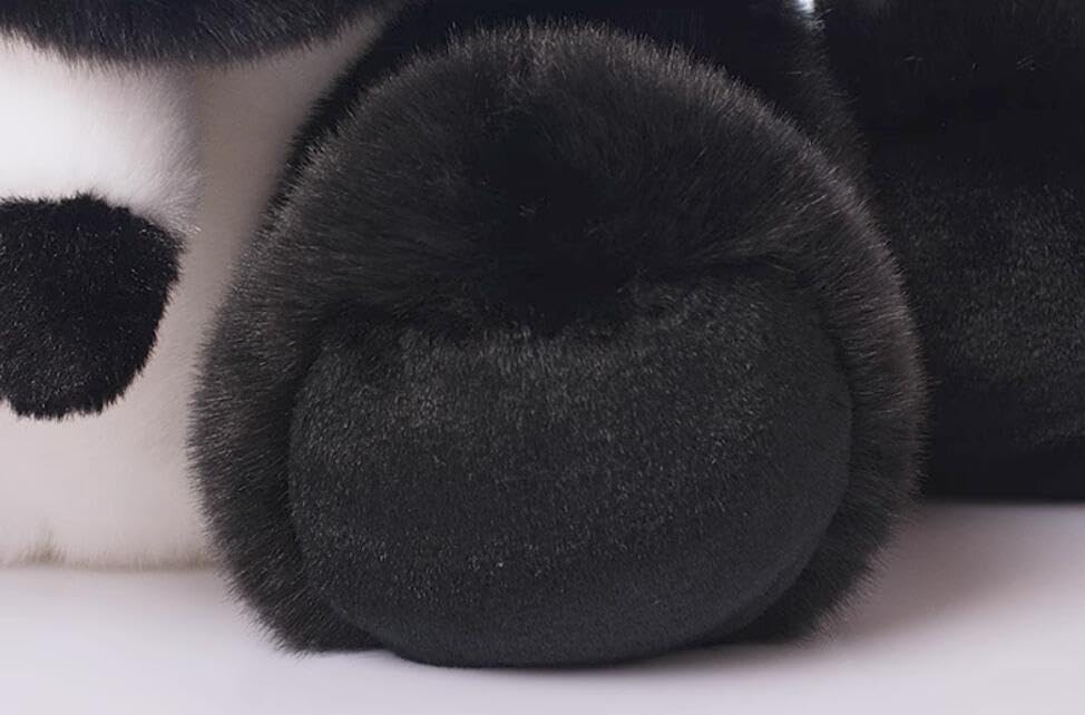 Backlood Toys compact mum-child panda duo is travel-friendly and easy to carry.