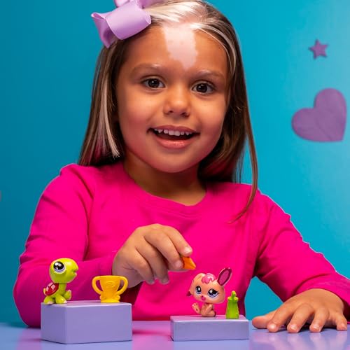 Littlest Pet Shop Pet Pairs 2-Pack accessories for mix-and-match outfits.