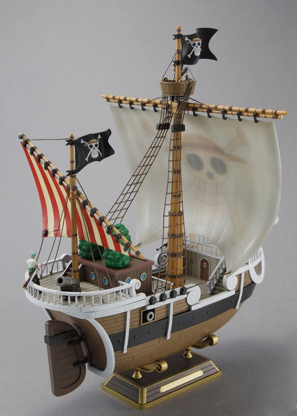 Bandai Spirits Going Merry wood grain texture enhances realistic ship look for display.