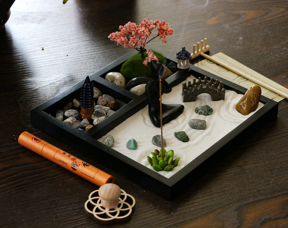 BangBangDa Stone-crushed stones add natural texture to desk décor.