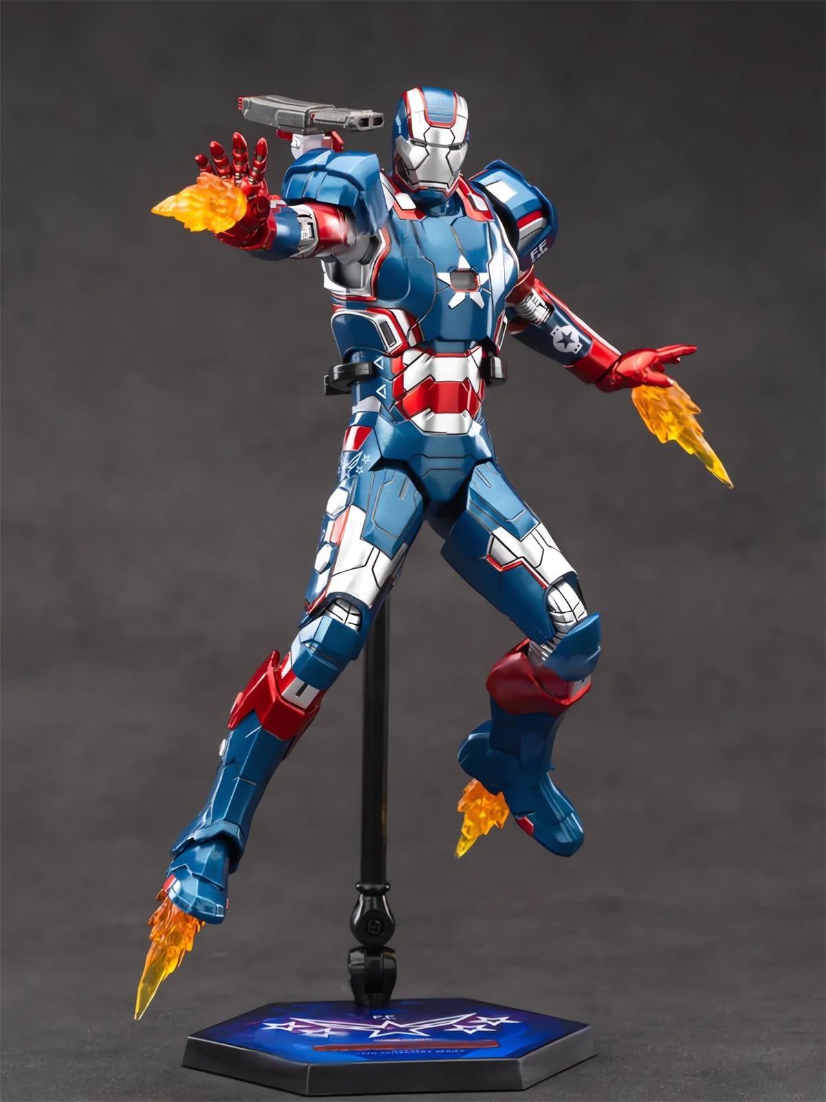 BANOBI Ironpatriot 7inch figure with accessories set for versatile scene-building.