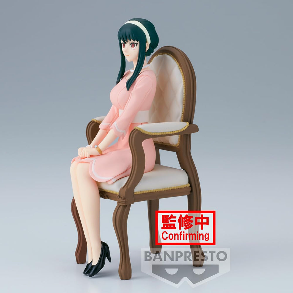 Banpresto Yor Forger base display ensures stable placement on shelves
