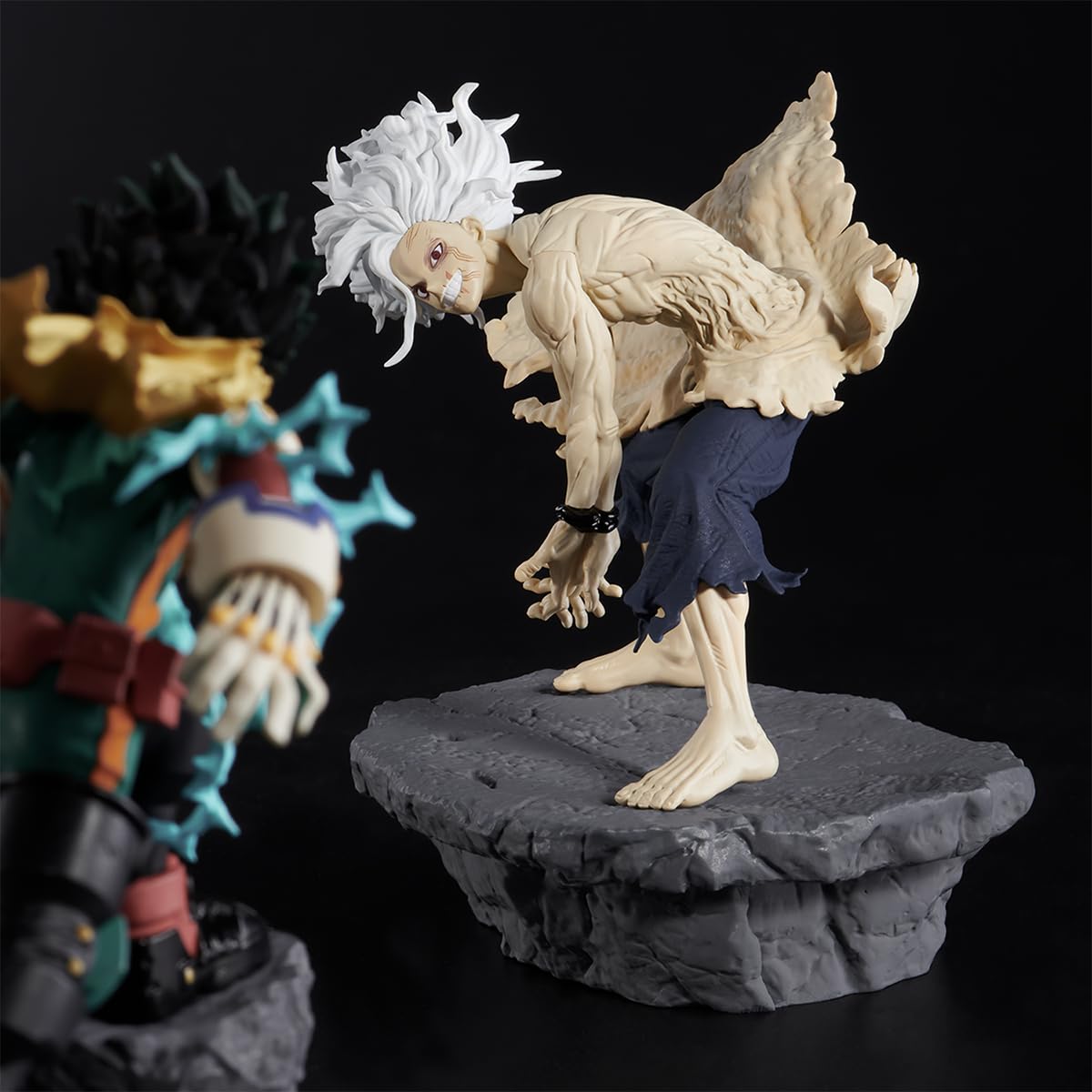 Banpresto Tomura Shigaraki Finale figure closeup highlights details for display and collection.