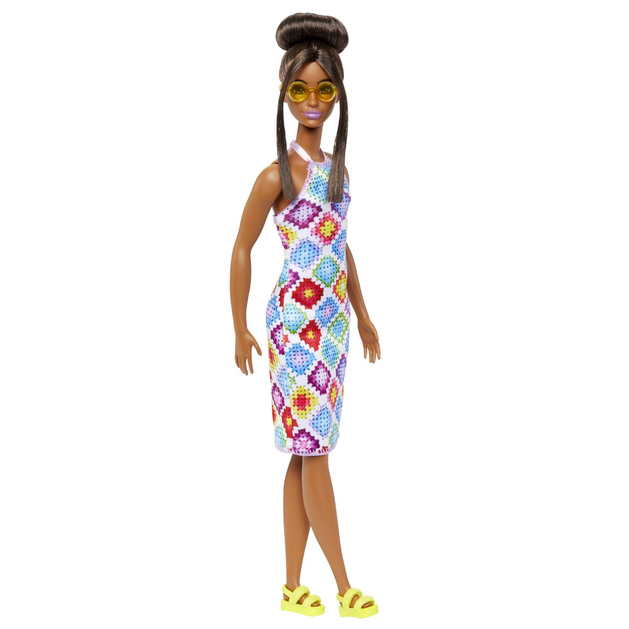 Barbie Fashionistas #210 brunette bun with framing front pieces for stylish storytelling.