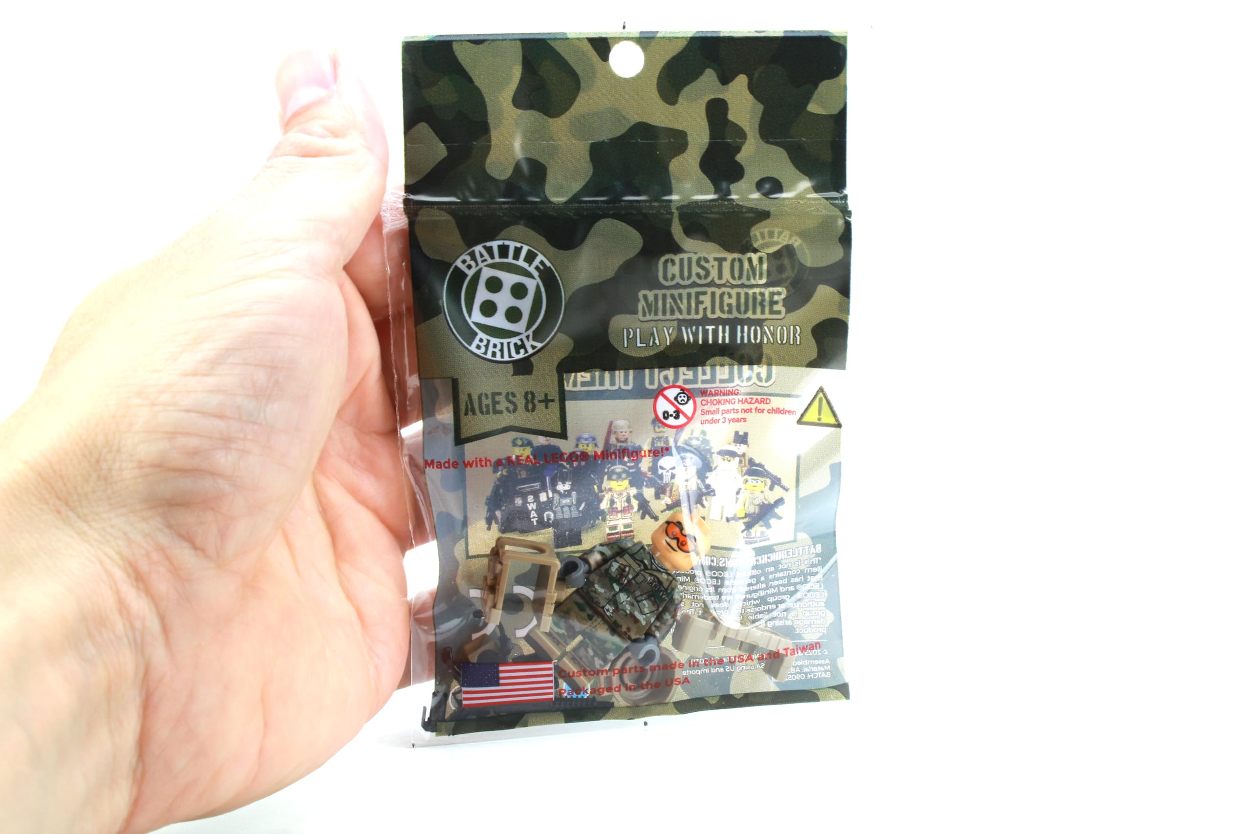 Battle Brick minifigure with M4 carbine and 9mm pistol for versatile scenes