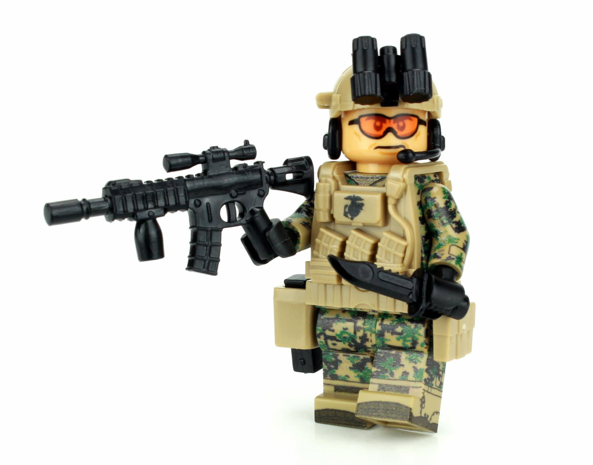 Battle Brick MARPAT minifigure front view with authentic camouflage print for display