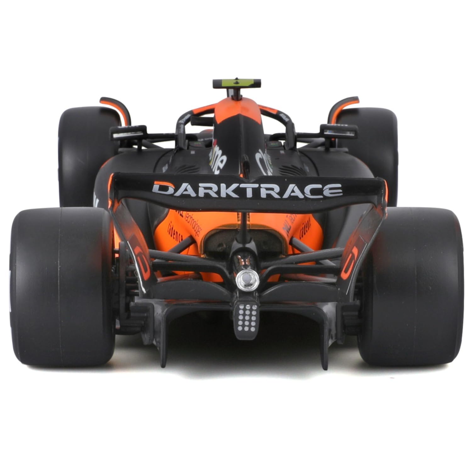 Bburago McLaren MCL38 1:24 driver figure included