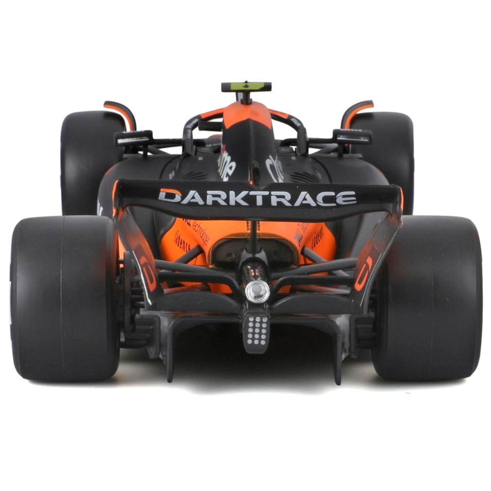 Bburago McLaren MCL38 1:24 driver figure included