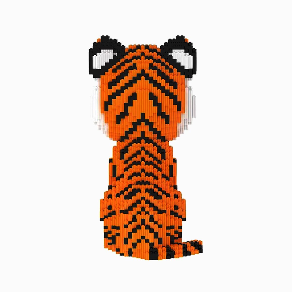 BDYDT Tiger micro blocks close-up of colorful bricks and details.