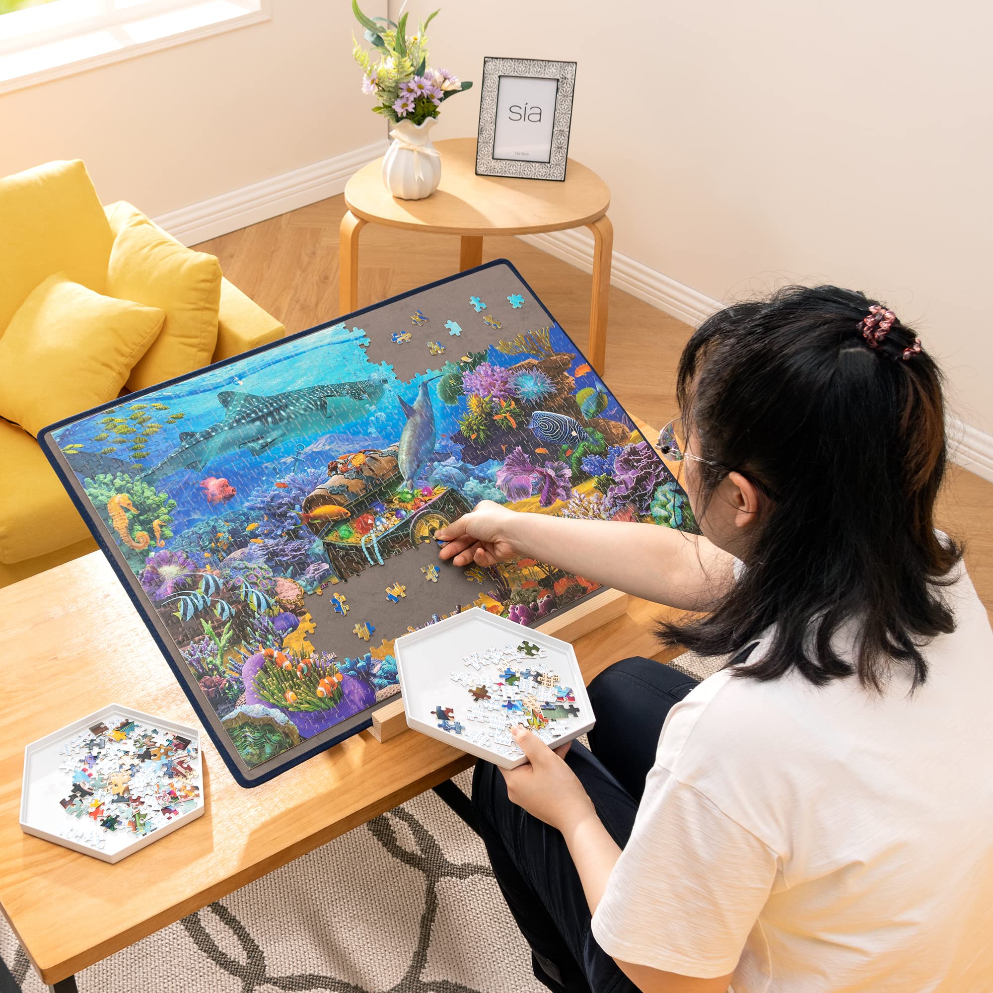 Becko US puzzle board uses a gray background to help prevent sliding.