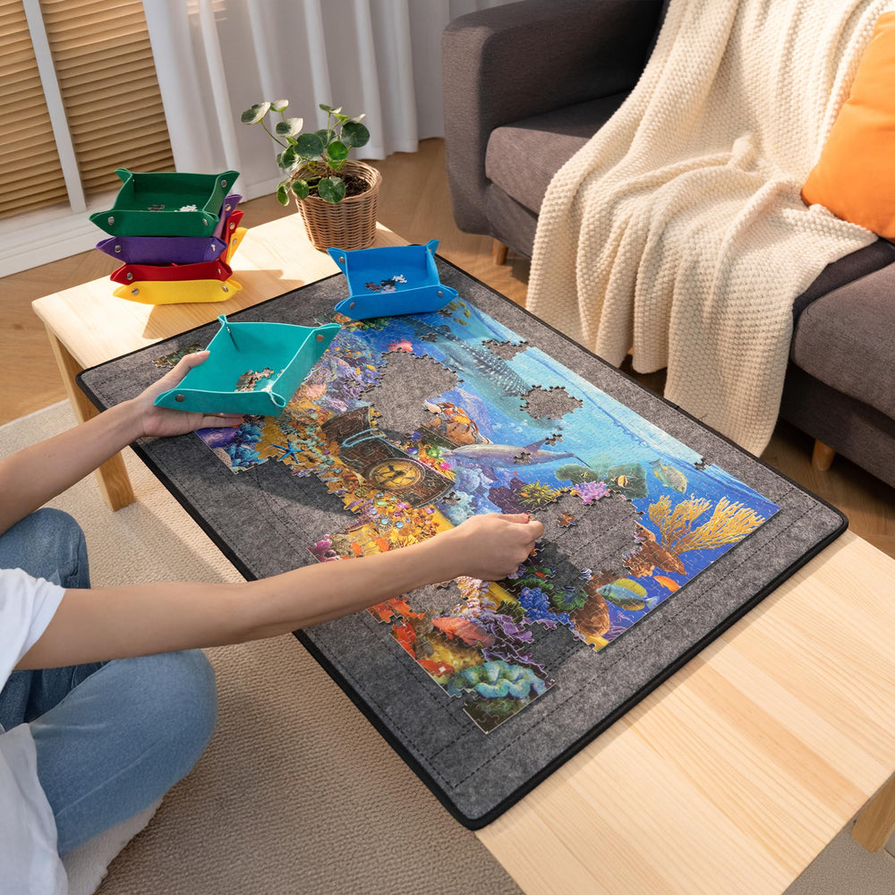 Becko US puzzle board foldaway storage saves space between sessions.