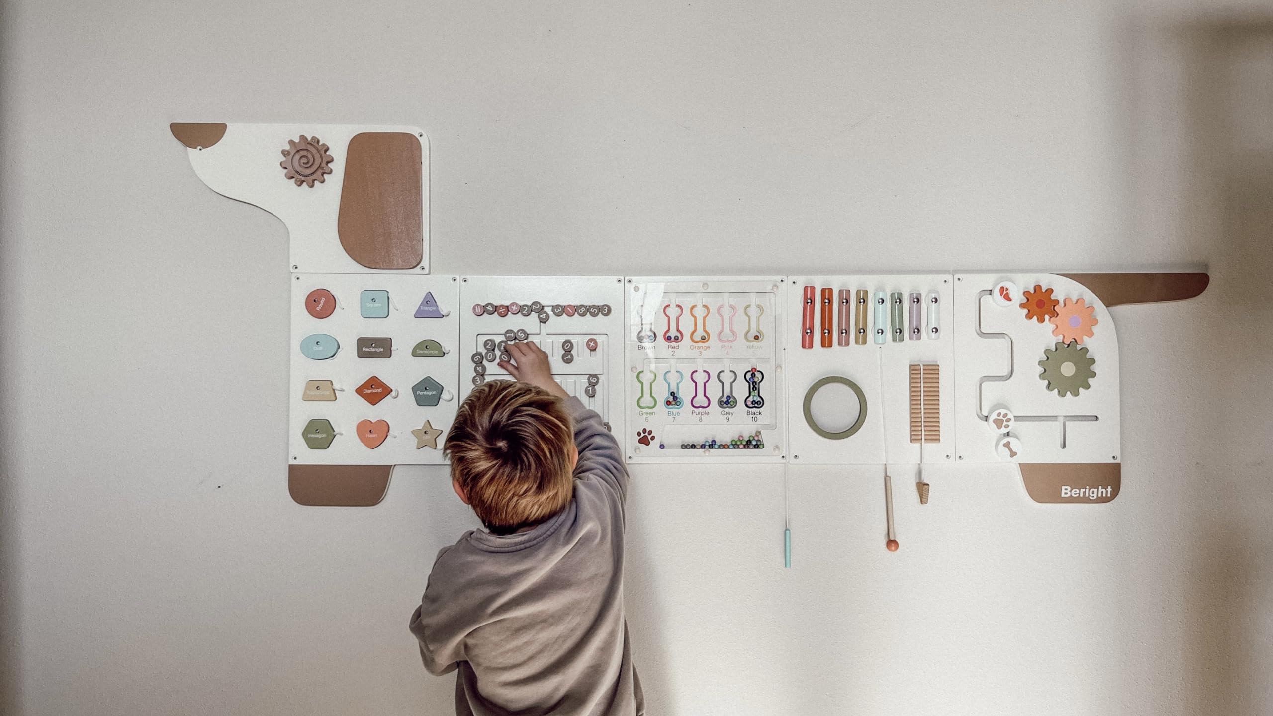 Beright Small-groups friendly design makes evenings or daycare sessions more social.