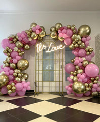 Bezente large gold balloon closeup highlights glossy chrome finish.
