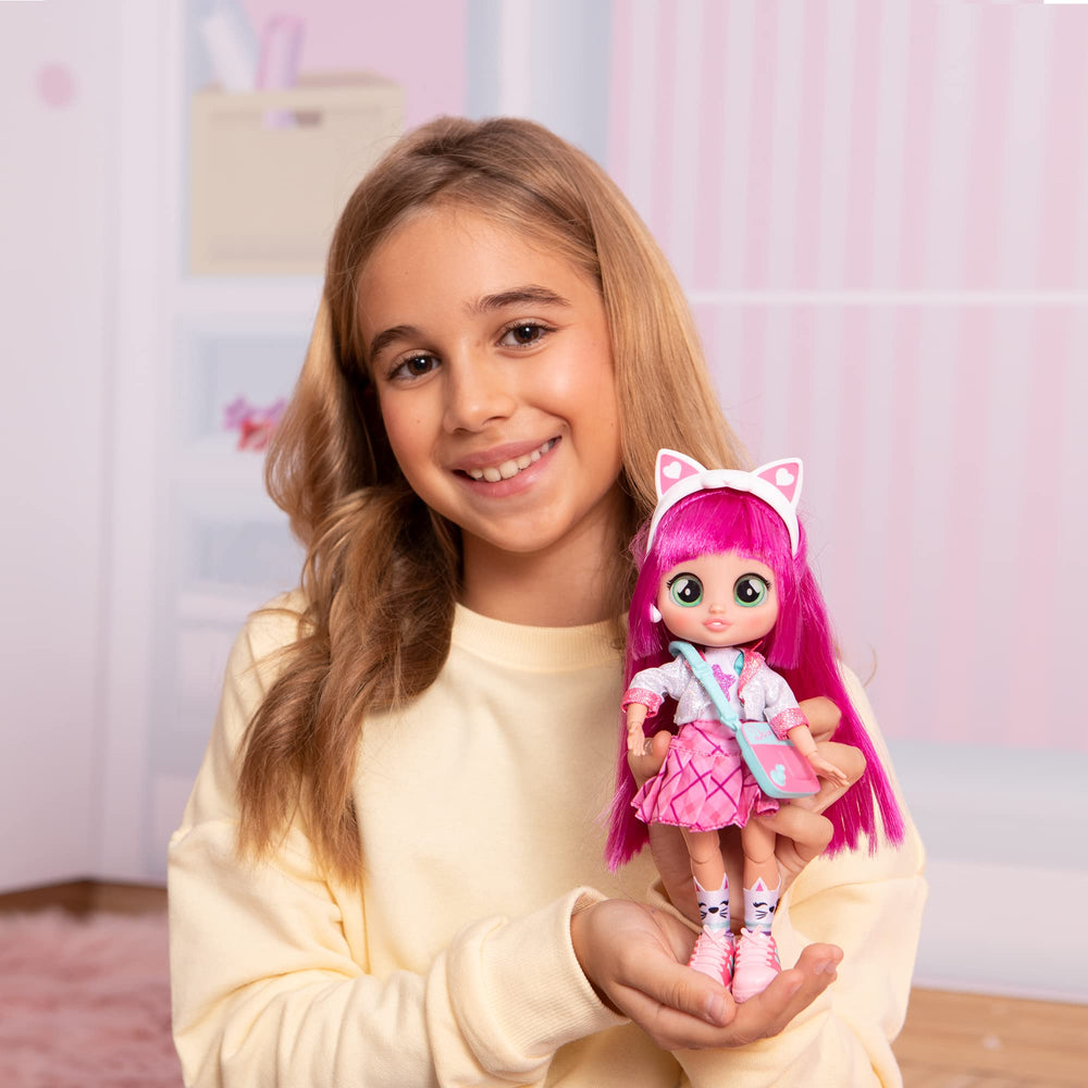 BFF by Cry Babies Daisy necklace and shoes set for dress up