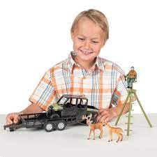 Big Country Toys deer stand and deer figures enabling realistic, imaginative play