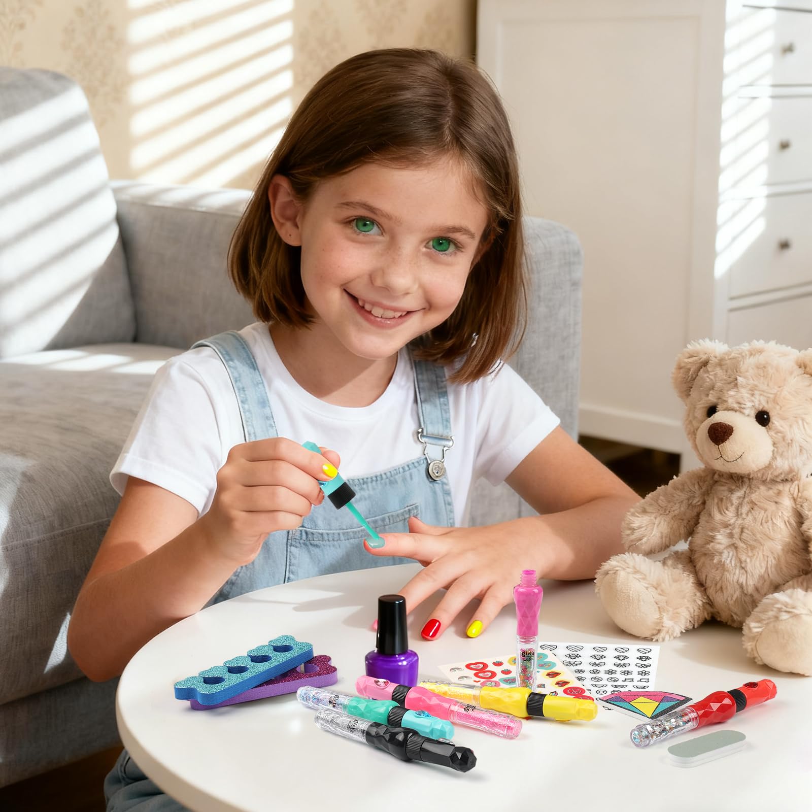 BLIFF white crayon helps precise outlines for beginners.