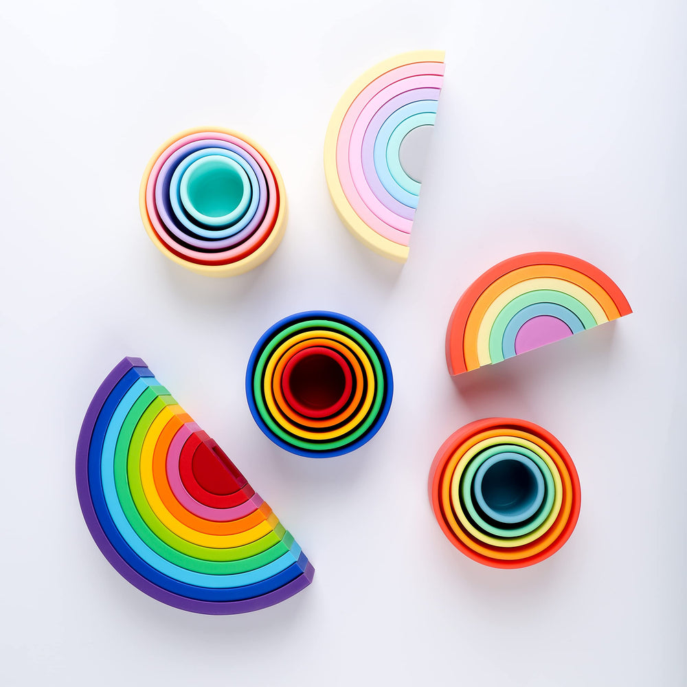 Bright educational toy supporting fine motor skills and hand-eye coordination.