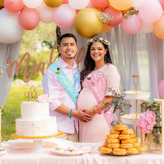 Bluegogo necklaces provide simple keepsakes for guests.