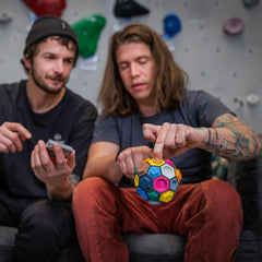 BOULDER BALL pocket-sized climbing wall in action supports focus during quick breaks