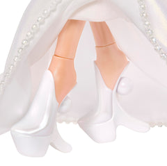 Bratz Cloe blue rose ice cube purse adds icy pop to styling.