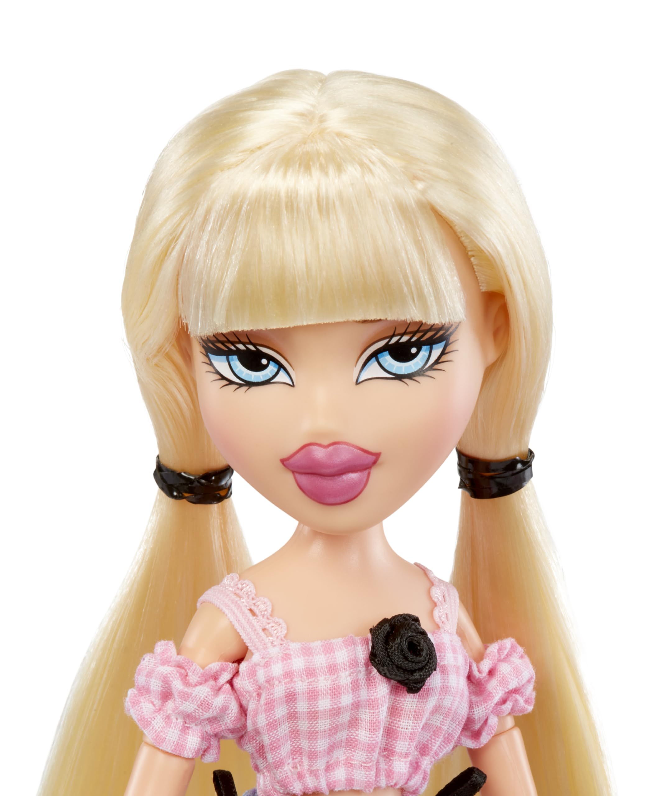 Bratz Goin’ Out Cloe handbag completes coordinated street-ready looks.