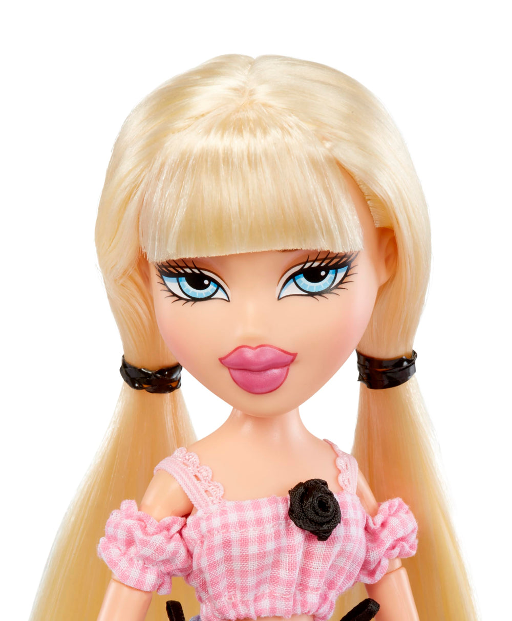 Bratz Goin’ Out Cloe handbag completes coordinated street-ready looks.