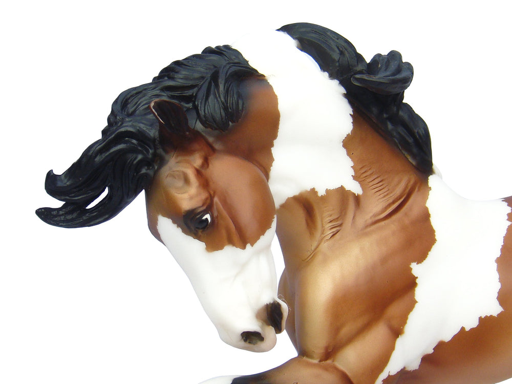 Breyer Gypsy Vanner 1-9 scale provides accurate size for dioramas and play sets.