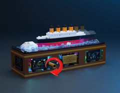 Brick Loot Titanic iceberg base adds dramatic realism to tabletop presentation.