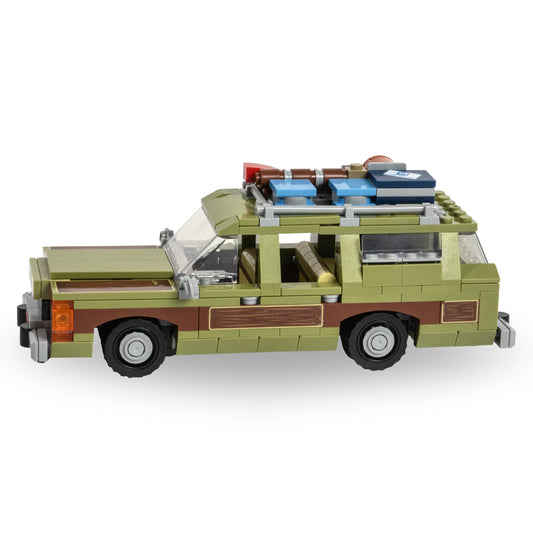 Brick Loot Wagon Queen Truckster roof luggage detail enhances display and imaginative play