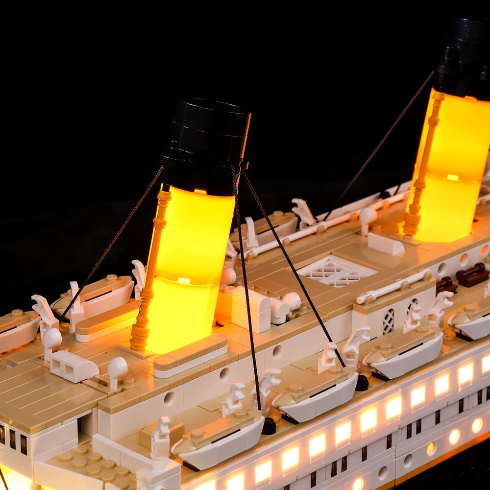 BRIKSMAX Titanic LED kit display-ready lighting for showpieces.