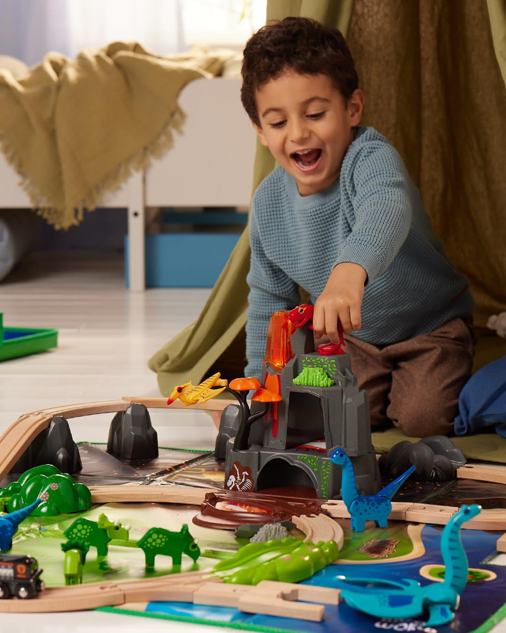 BRIO World Dinosaur Deluxe tracks forming a sturdy layout