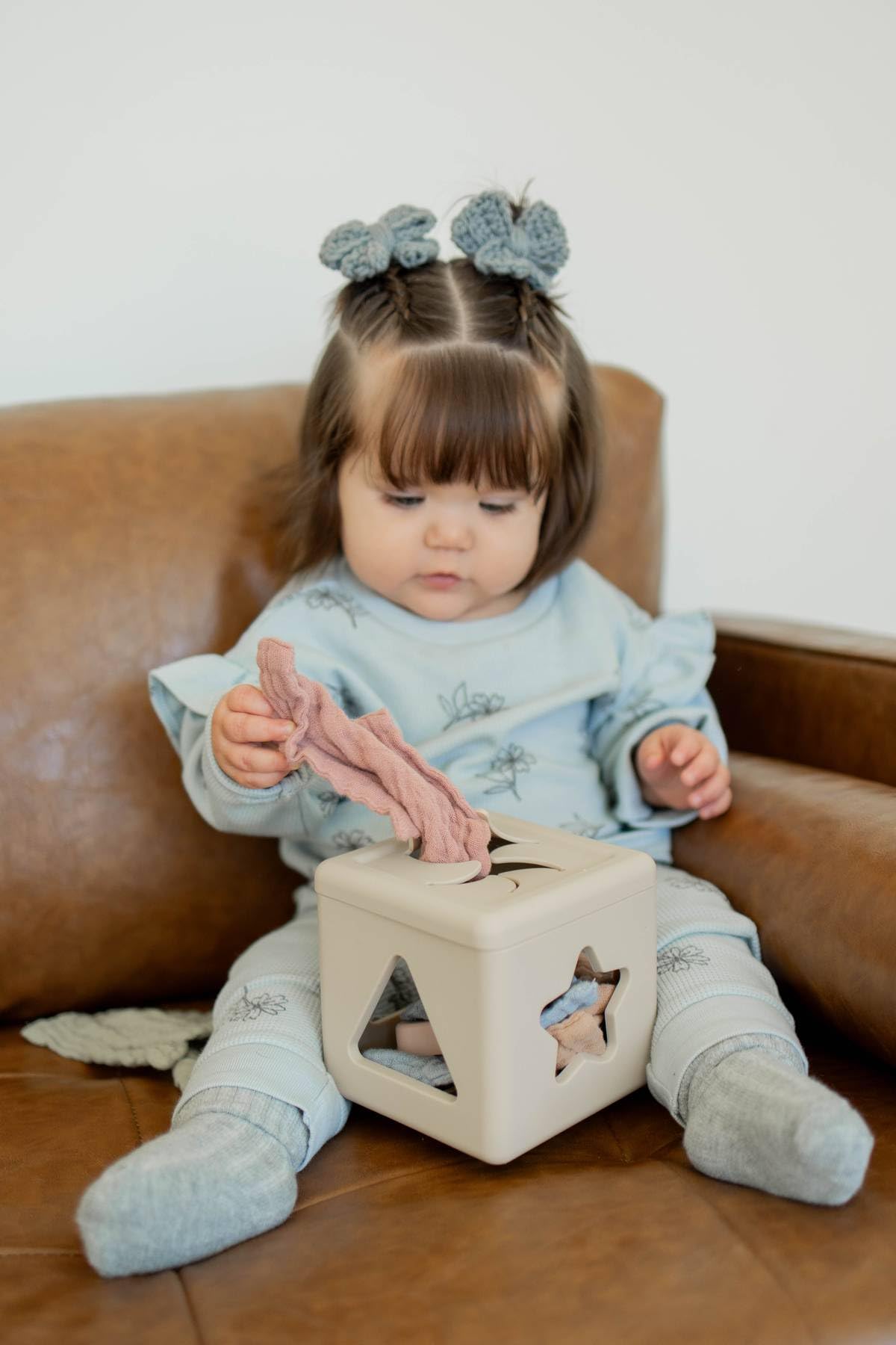 Brooklyn Neutral tissue box toy with organic muslin cloths for sensorial texture