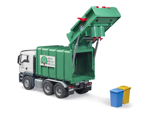 Bruder 03763 Man TGS cab: doors open for imaginative workday scenarios.