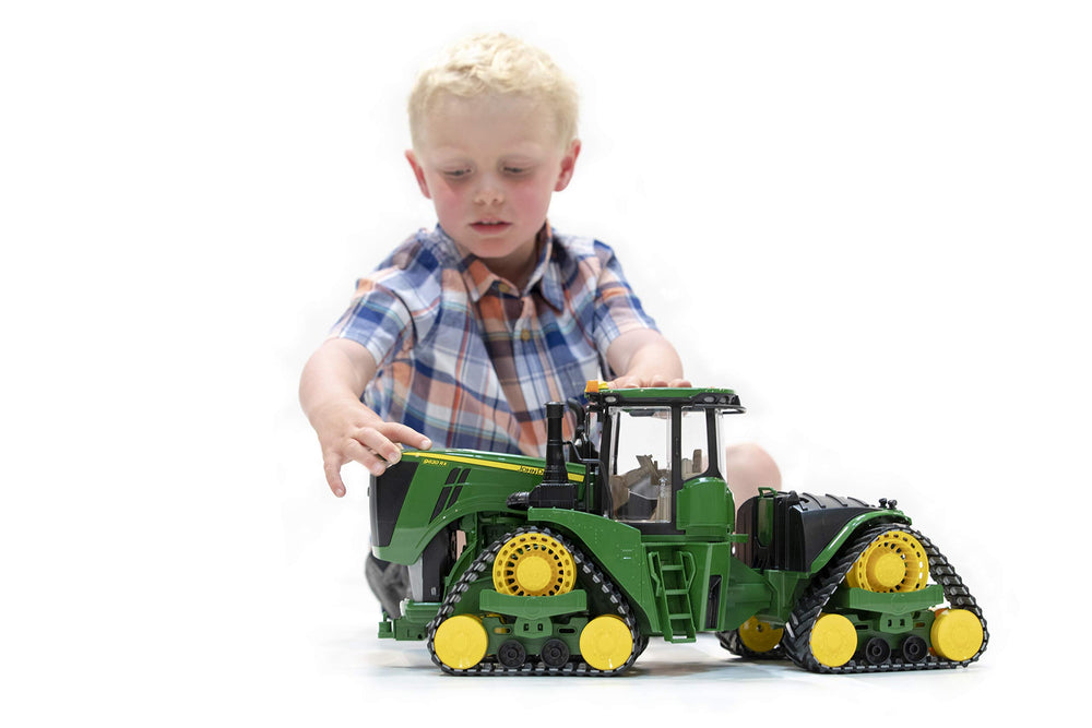 Bruder John Deere 9620RX articulated steering, precise maneuverability on any surface.