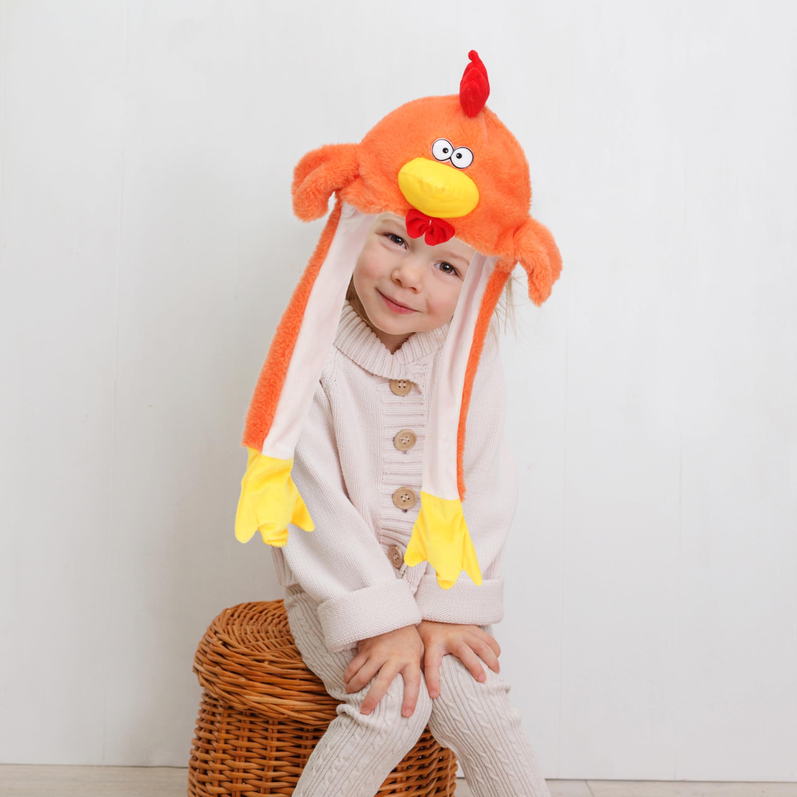 Bubblepompom 22-inch plush chicken hat, charming photo prop for family moments