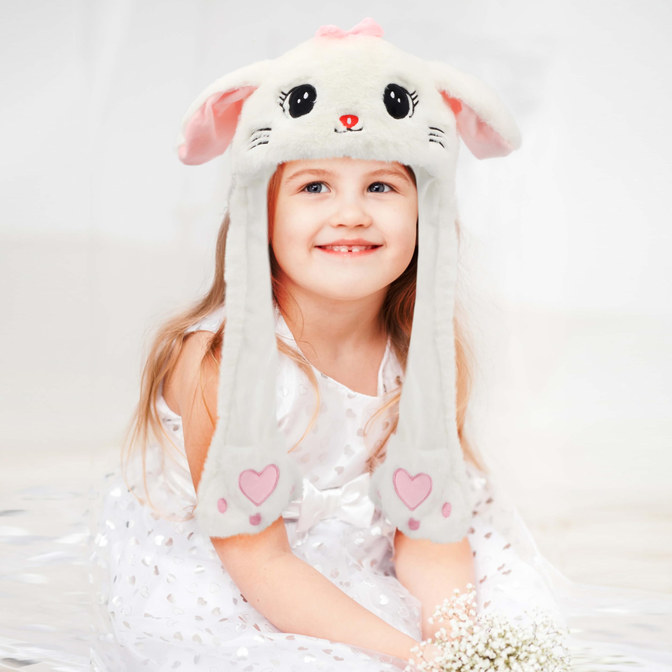 Bubblepompom kitty hat worn from the side for cozy autumn style.