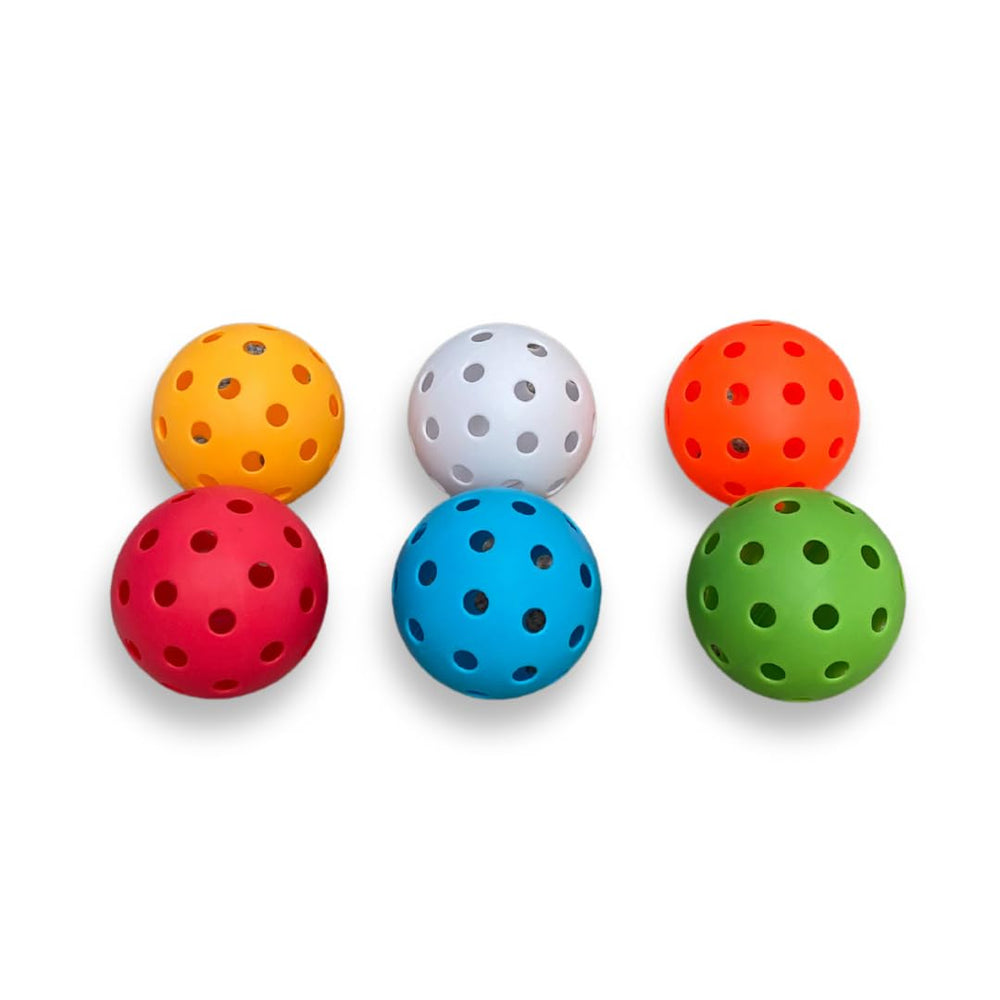Bucketgolf extra balls 6-pack arranged for quick replacement on the course