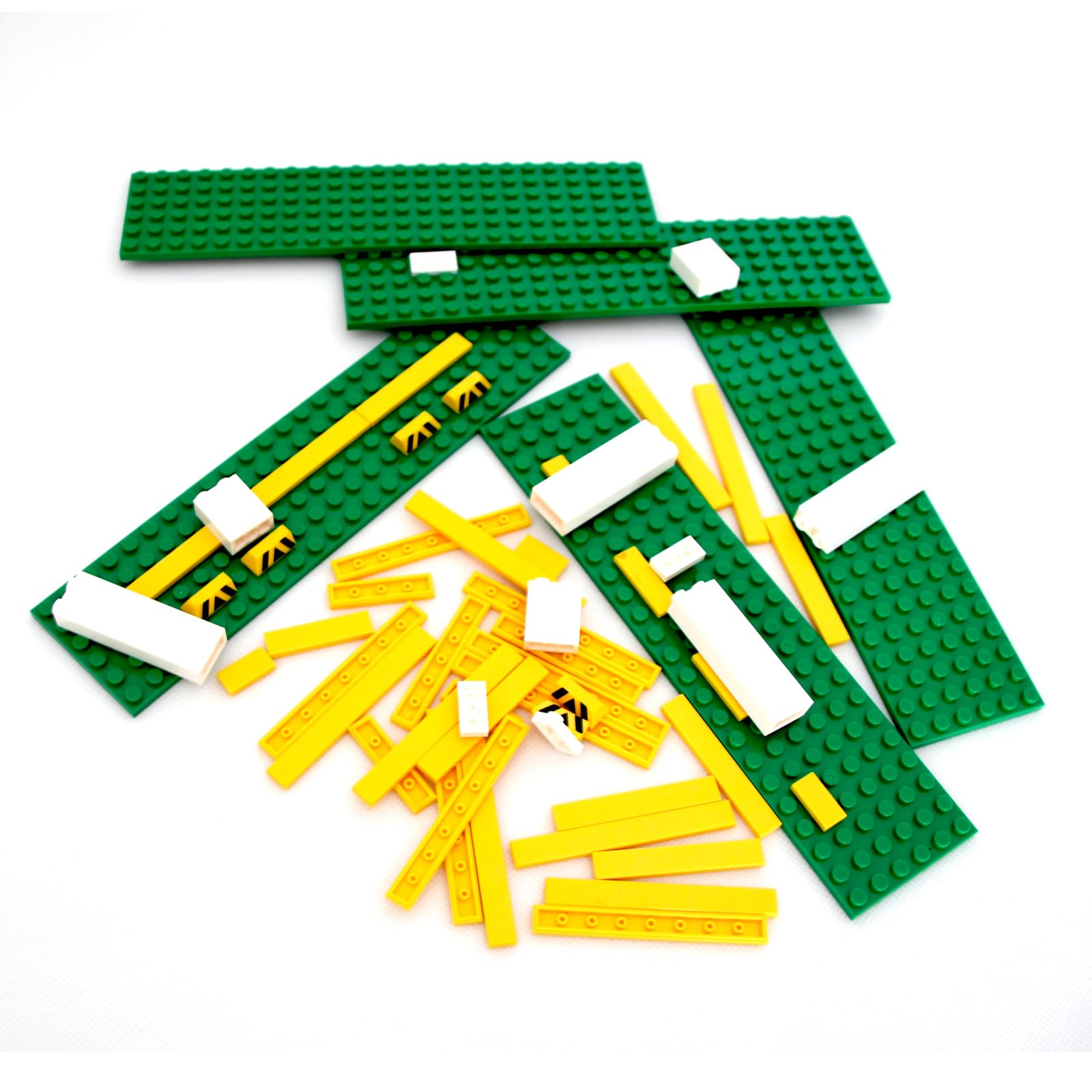 Cabeeskii adjustable layout and movable doors enable varied play.