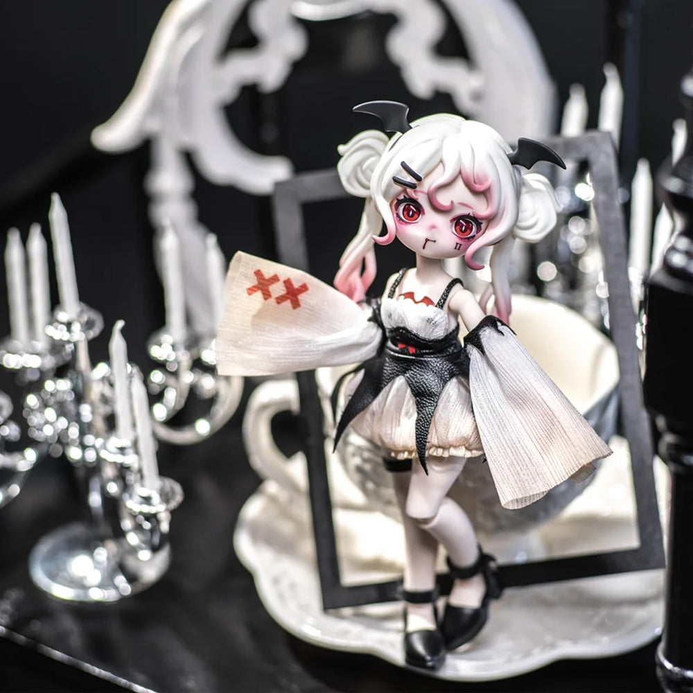 CALEMBOU Nyssa Strange Nightmare 5.5-inch size ideal for compact displays.