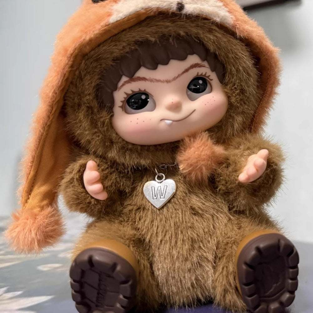 CALEMBOU Wakuku 17 cm plush is portable and shelf-friendly.