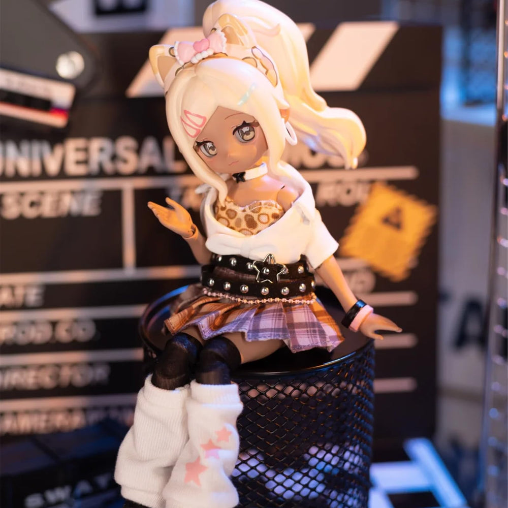 CALEMBOU 20cm doll figurine—compact display companion for desks and shelves.